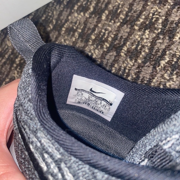 Nike Women's Rosherun Flyknit Shoes Grey - Picture 5 of 5